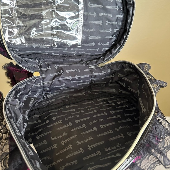 Betseyville Ruffled Cosmetic Case Betsey Johnson - Picture 8 of 10